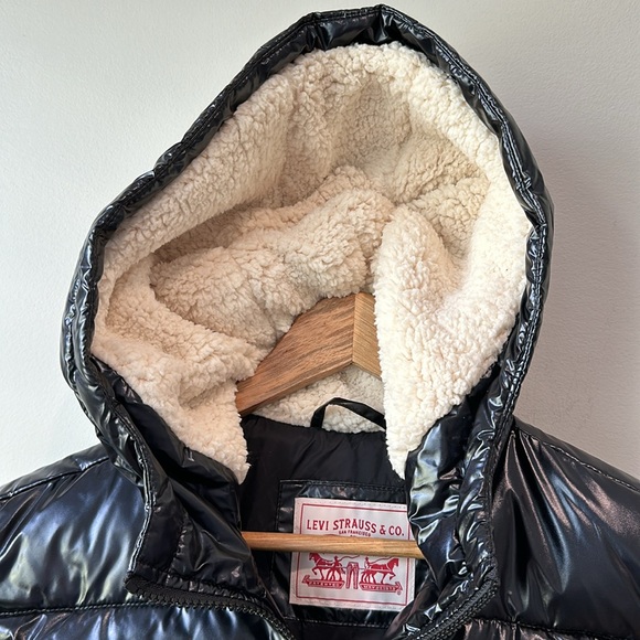 NWT Black Shiny Levi Strauss & Co Puffer Coat with Faux Sherpa Lined Hood S - Picture 4 of 6